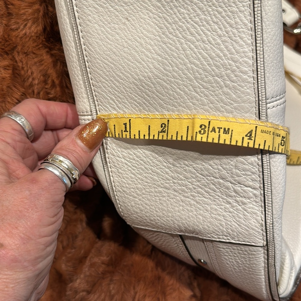 NWOT Coach “ Park Avery” studded Hobo Bag
White pebbled Leather - Picture 15 of 16